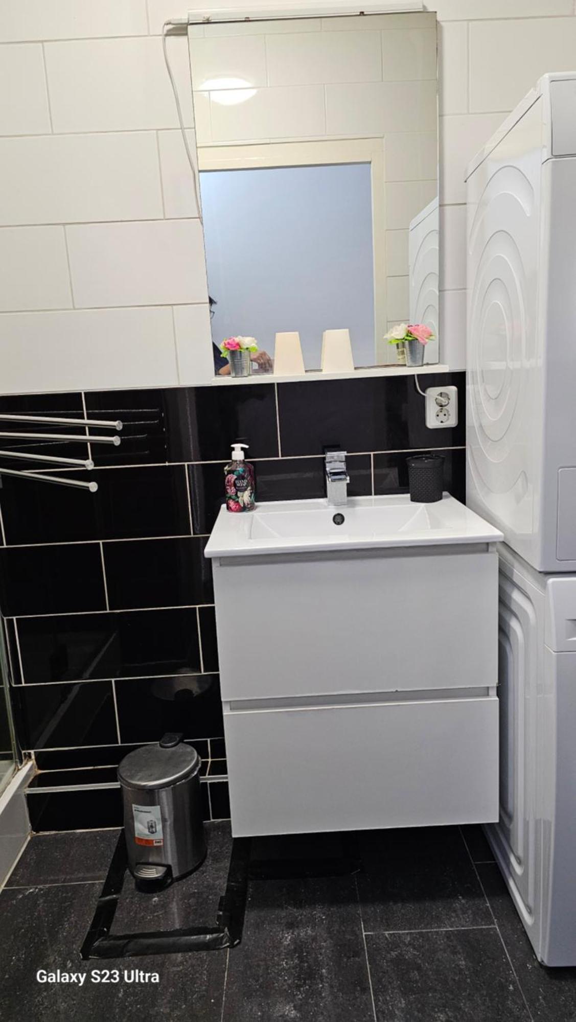 Sewdien'S Apartment Maashaven Rotterdam Bagian luar foto