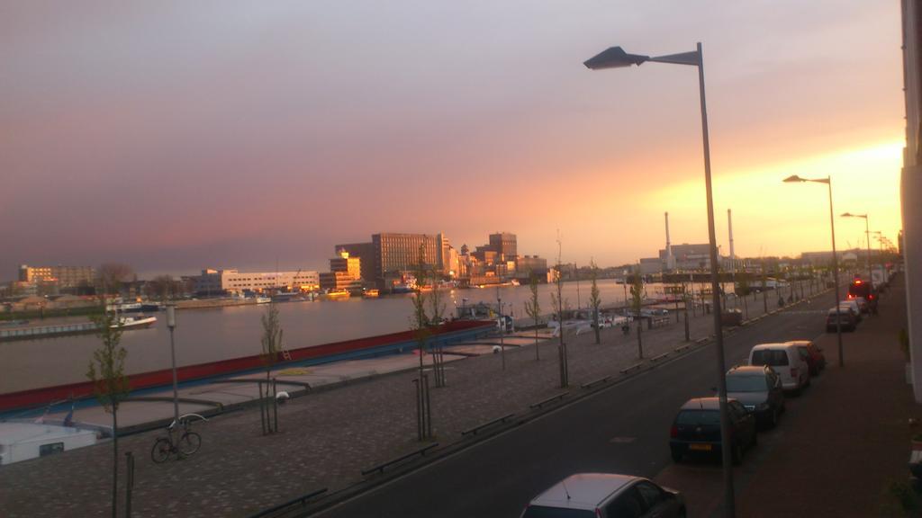 Sewdien'S Apartment Maashaven Rotterdam Ruang foto